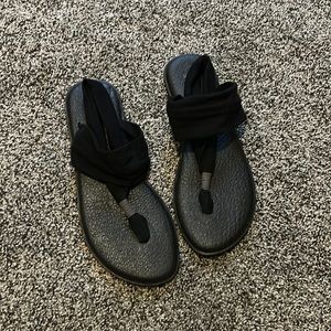 Size 9 women’s Sanuk sandals